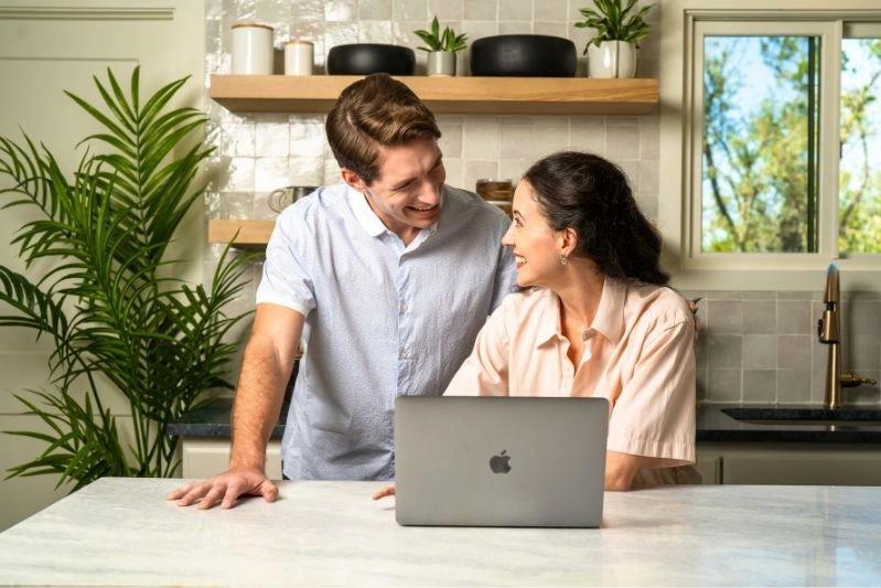 How to Clean Metal Mesh Air Conditioning Filter the Right Way - An image of a happy couple placing an order using their laptop.