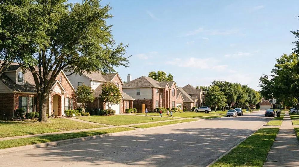 An image of a sunny Arlington, Texas street.