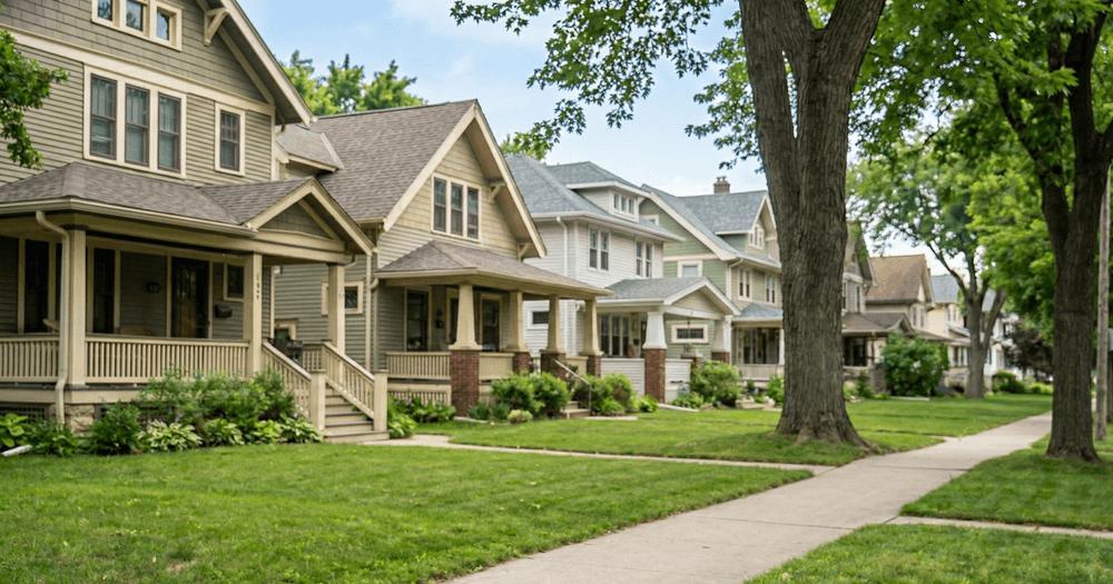 An image of a quiet residential neighborhood with bungalow homes in Milwaukee, Wisconsin.