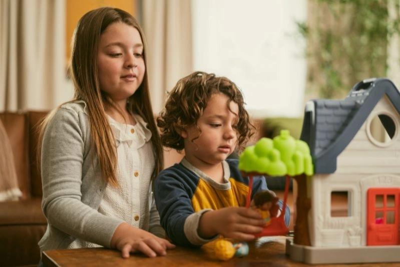 25x16 Furnace Air Filter - Image of children playing in the living room.